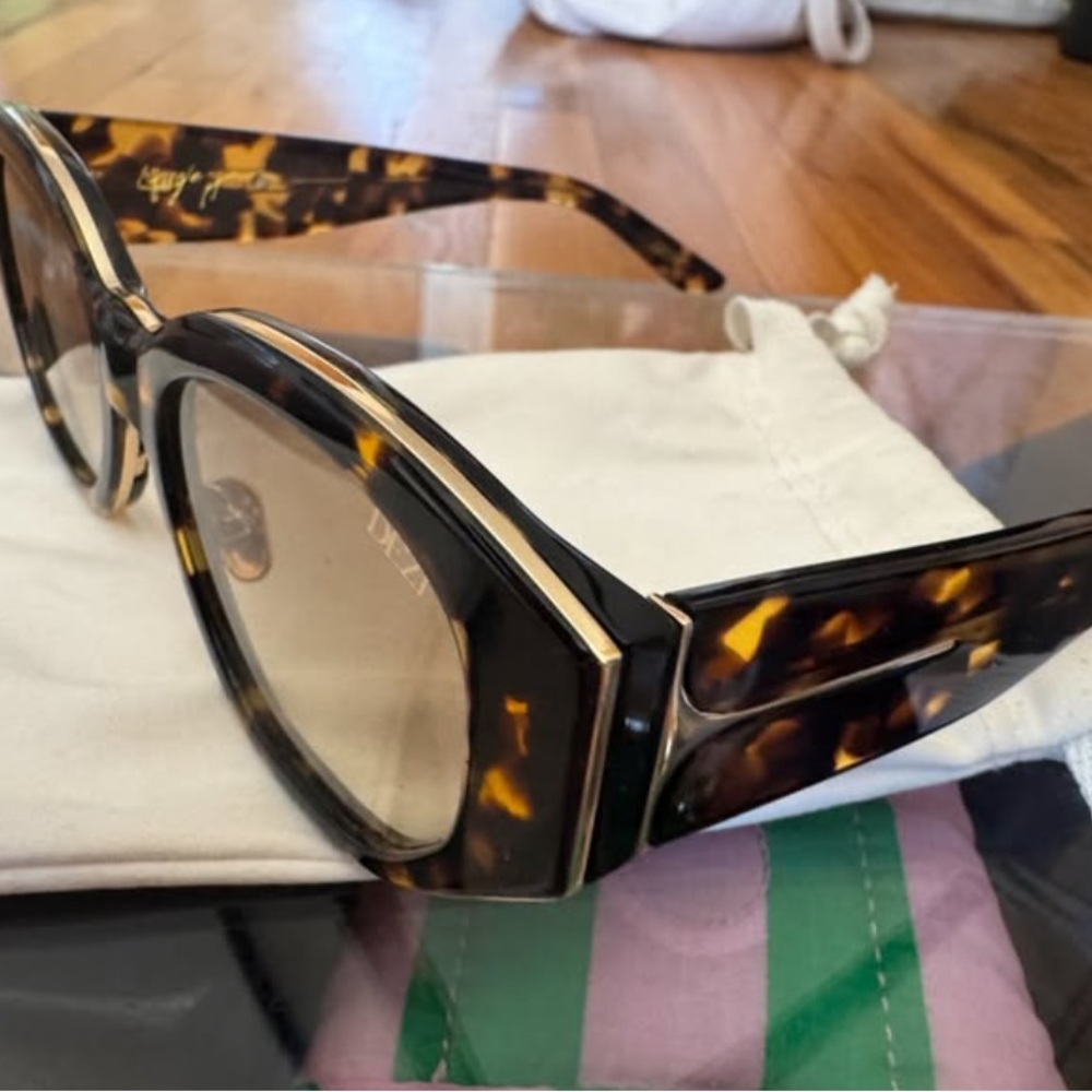 Dezi Charge It Tortoise Shell Sunglasses - Picture 2 of 5